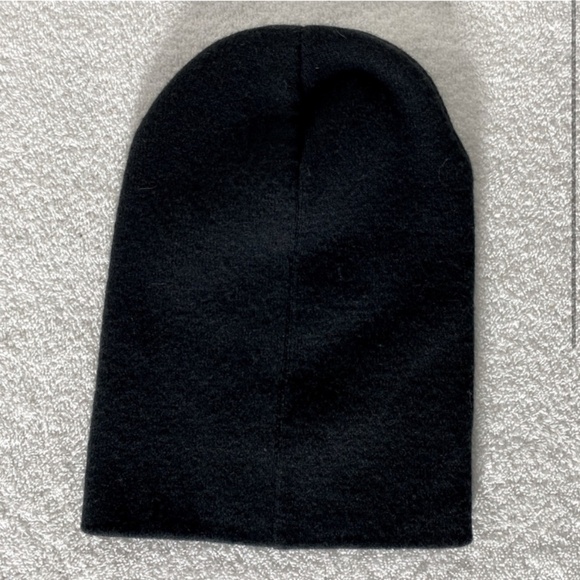 5/$25 Ocatoma Black Knit Beanie Toque - Picture 2 of 8